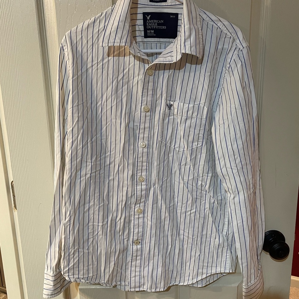 Men’s American Eagle long sleeve button down shirt